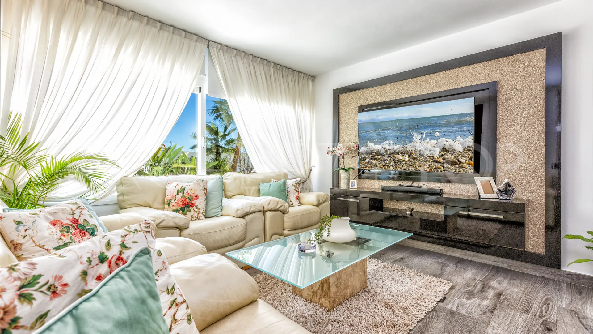 Comprar villa de 7 dormitorios en Altos de Estepona