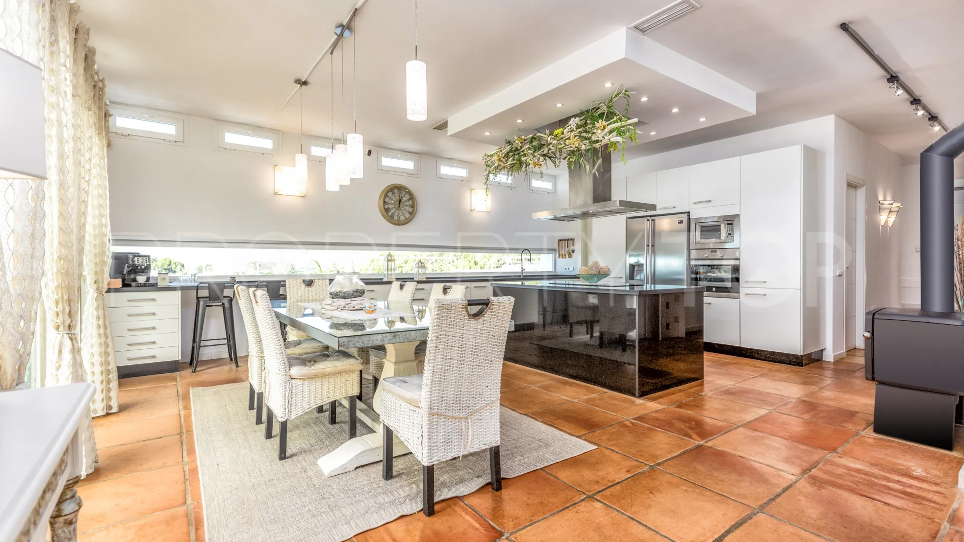 Comprar villa de 7 dormitorios en Altos de Estepona