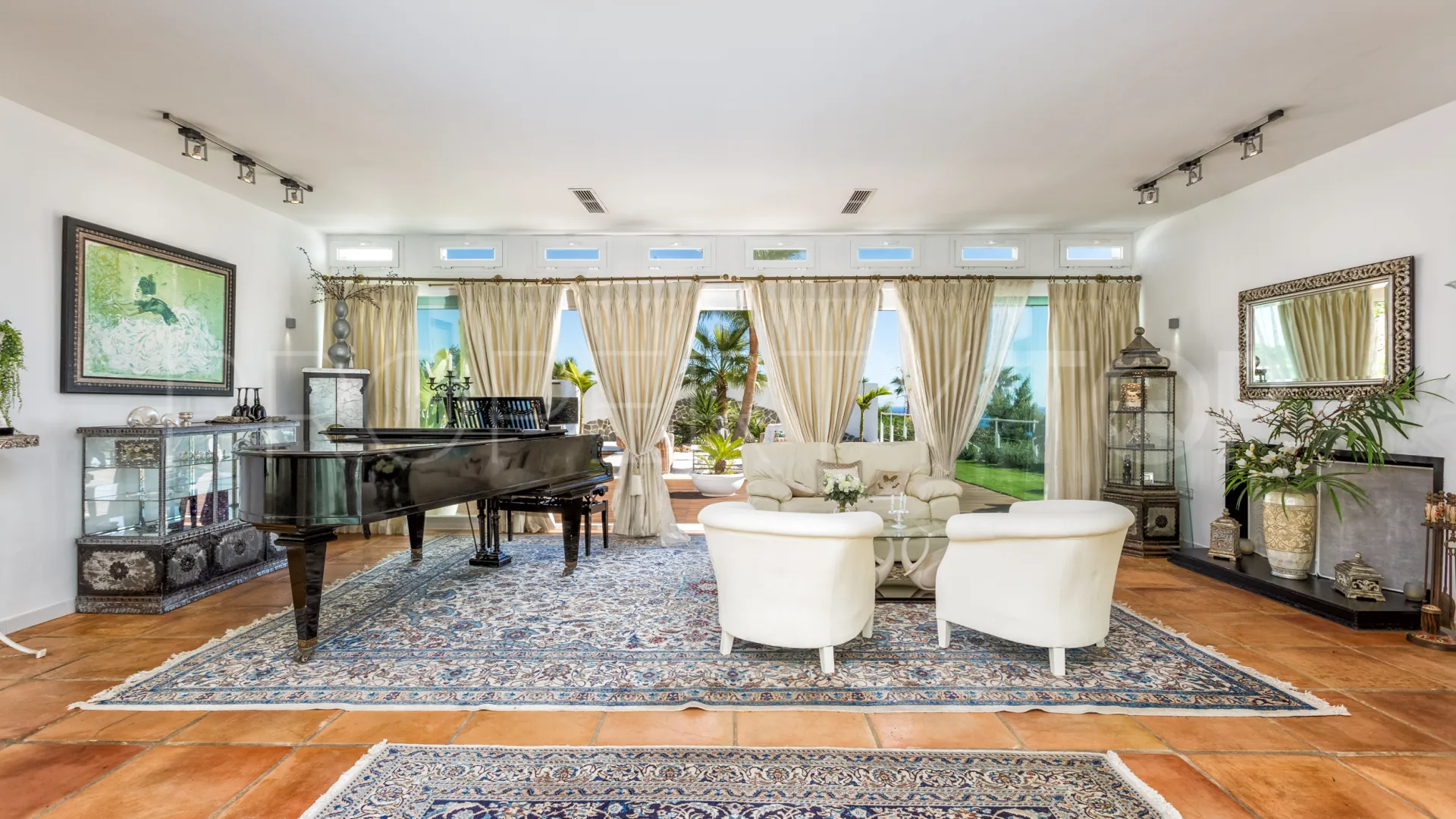 Comprar villa de 7 dormitorios en Altos de Estepona