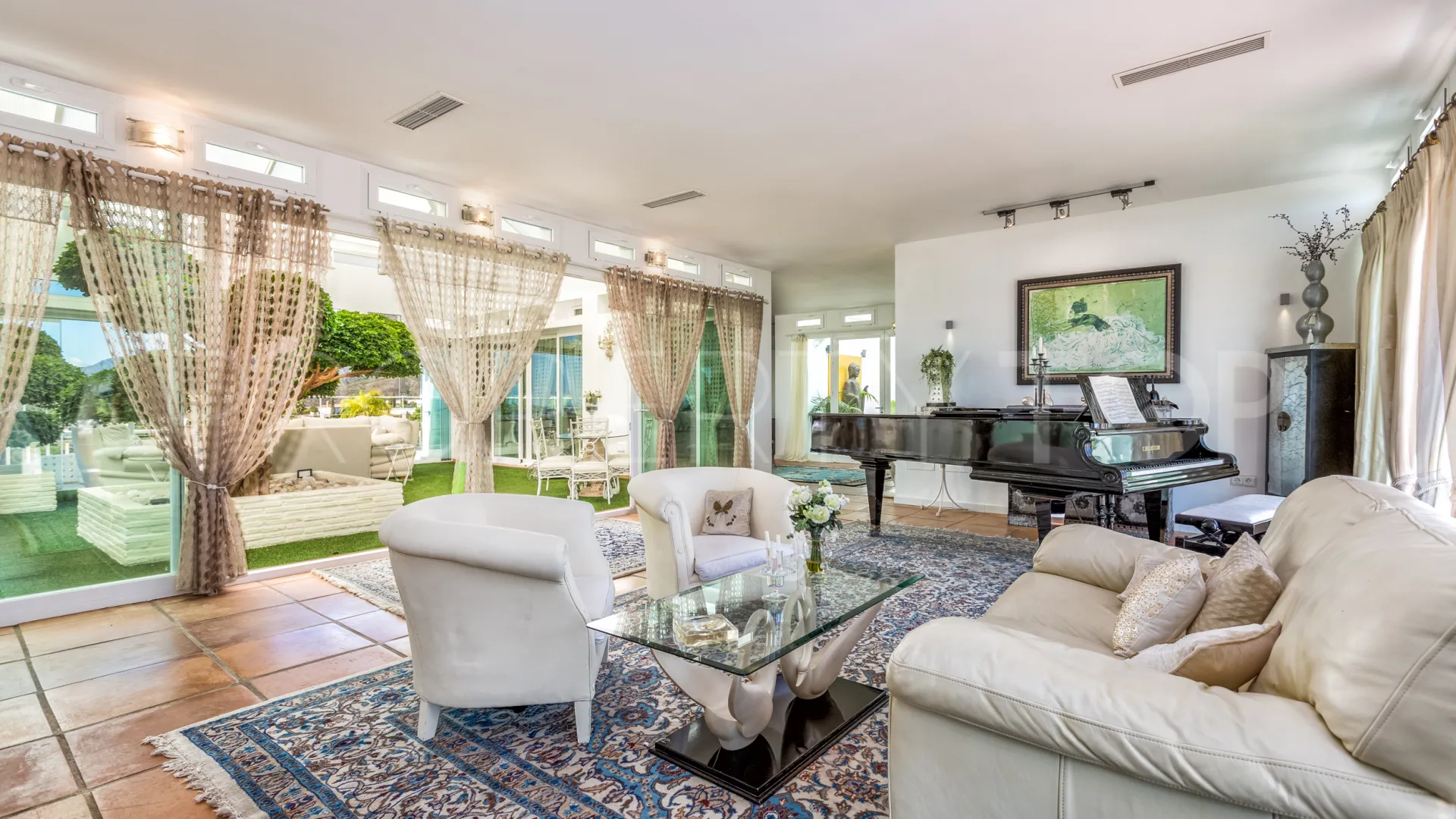 Comprar villa de 7 dormitorios en Altos de Estepona