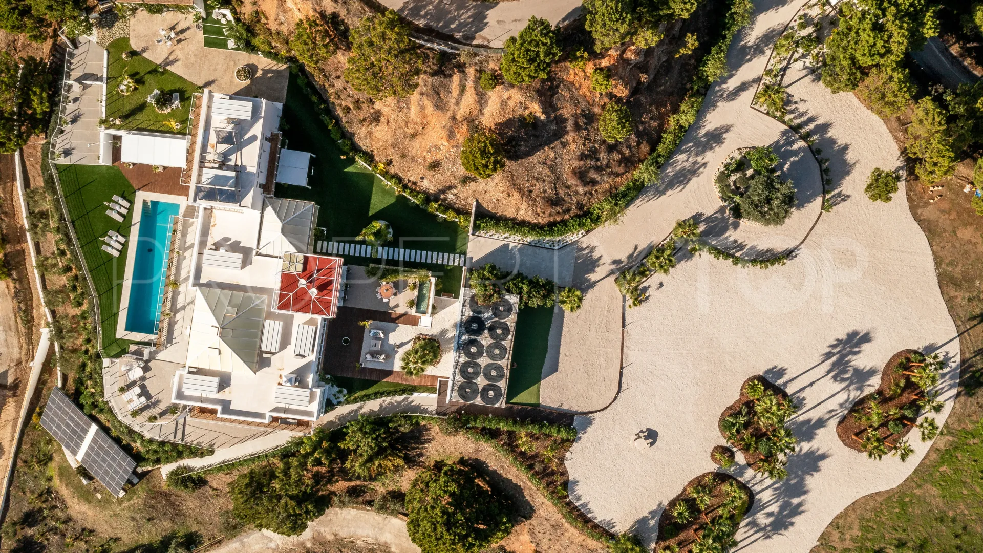 Comprar villa de 7 dormitorios en Altos de Estepona