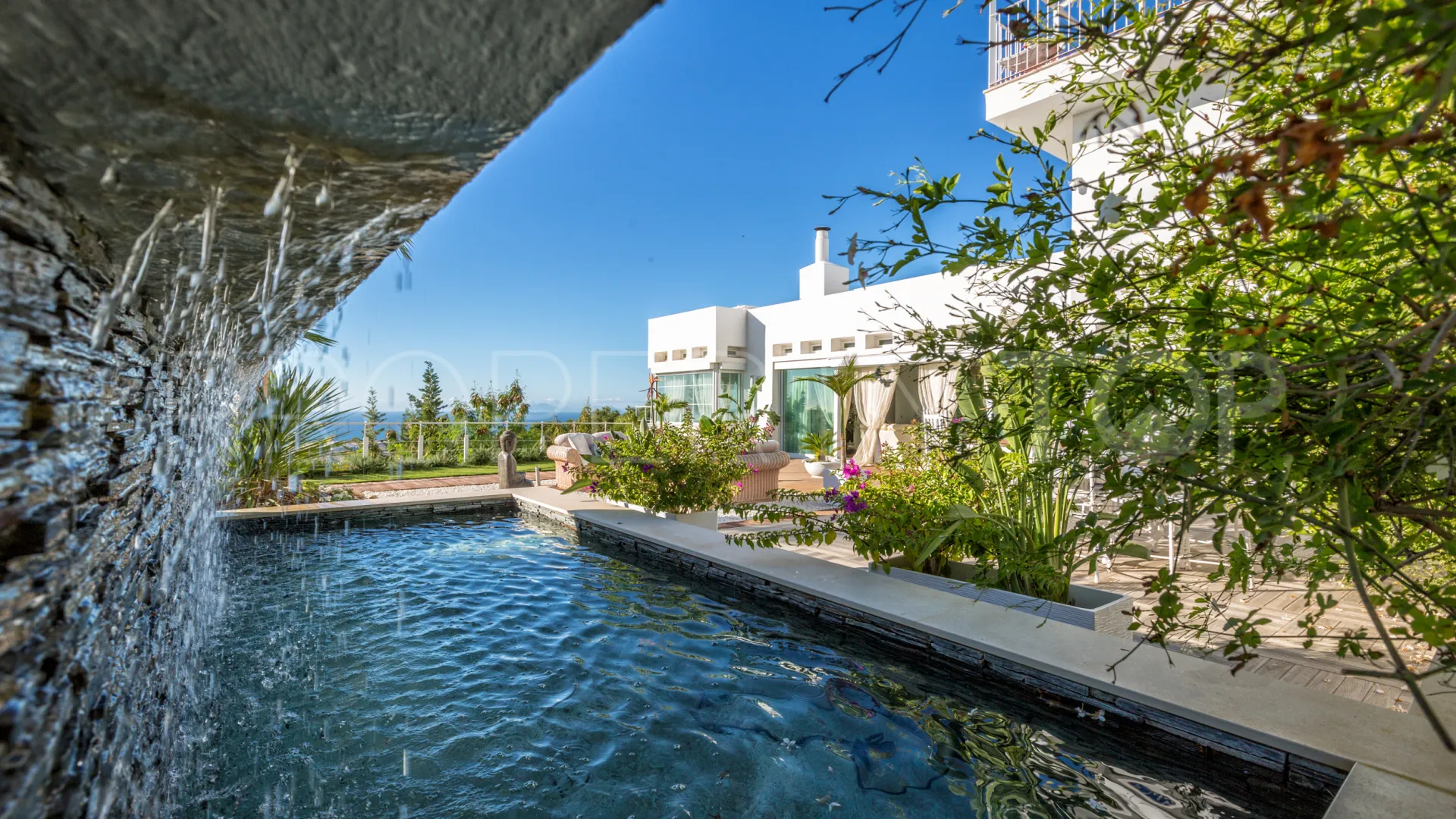 Comprar villa de 7 dormitorios en Altos de Estepona