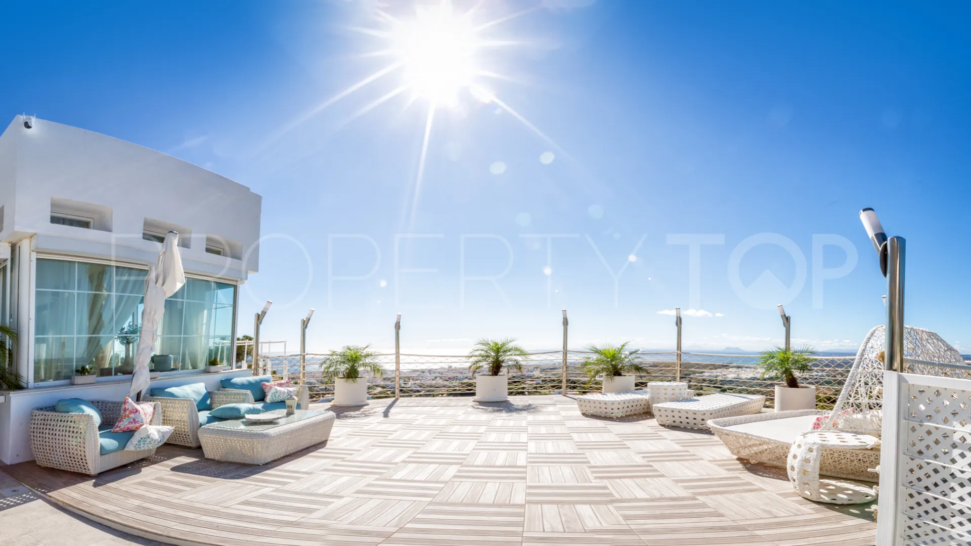 Comprar villa de 7 dormitorios en Altos de Estepona