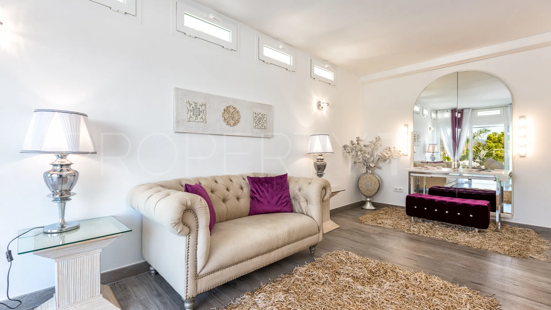 Comprar villa de 7 dormitorios en Altos de Estepona
