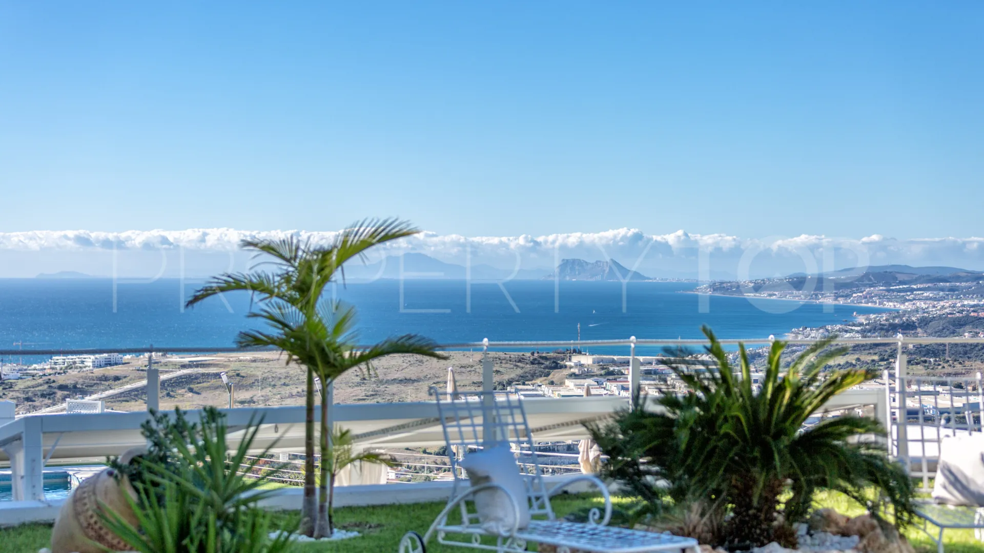 Comprar villa de 7 dormitorios en Altos de Estepona