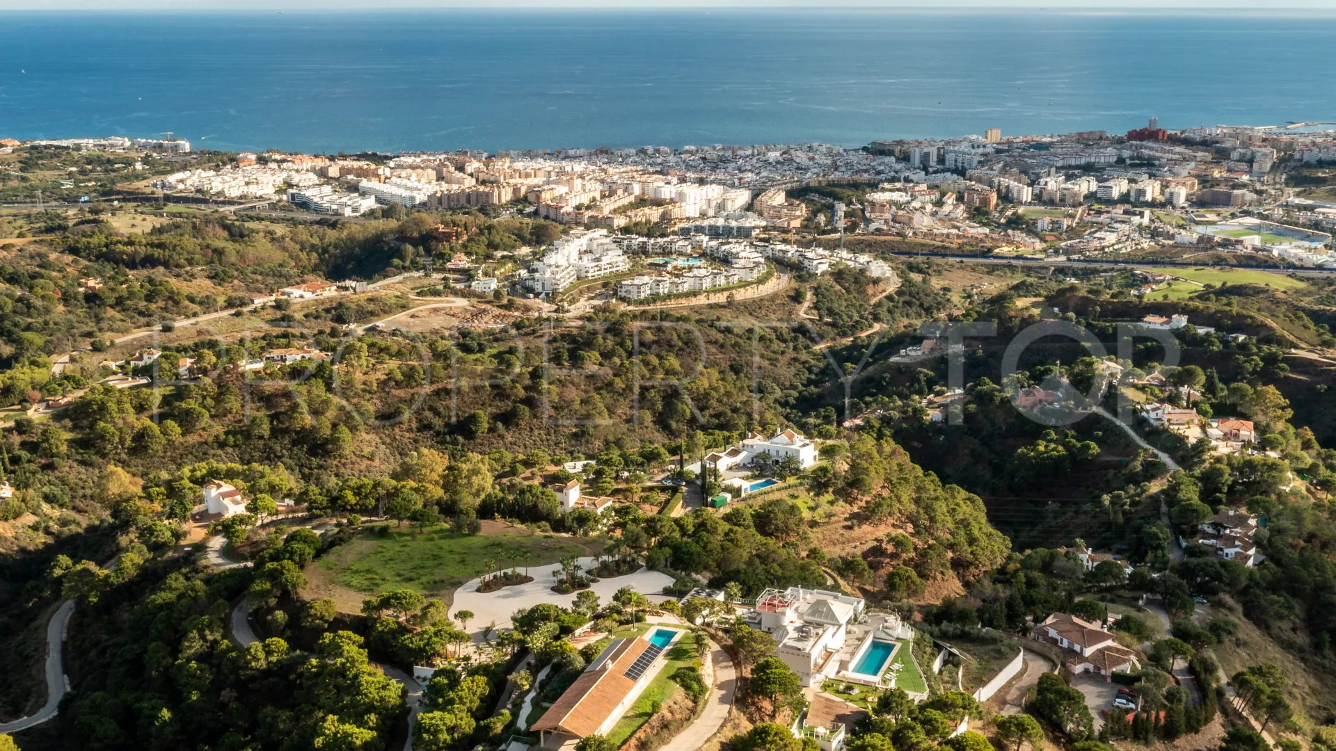 Comprar villa de 7 dormitorios en Altos de Estepona