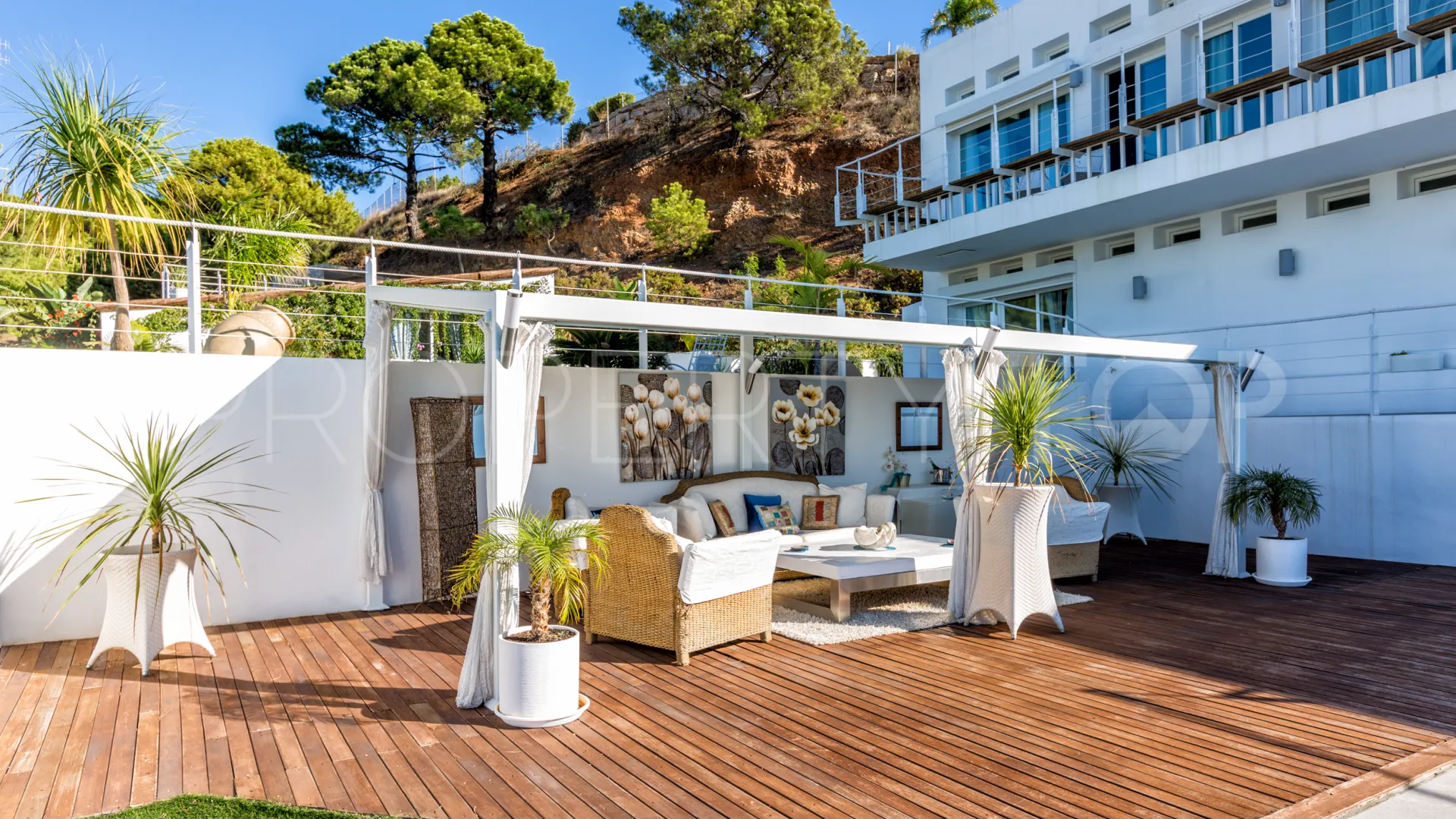 Comprar villa de 7 dormitorios en Altos de Estepona