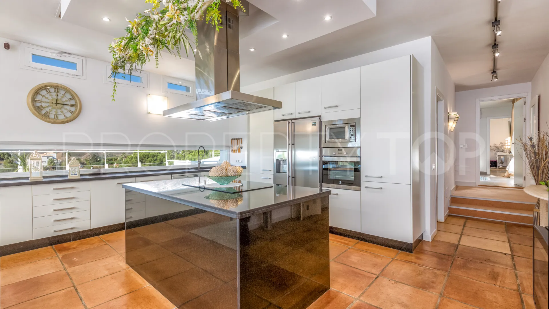 Comprar villa de 7 dormitorios en Altos de Estepona