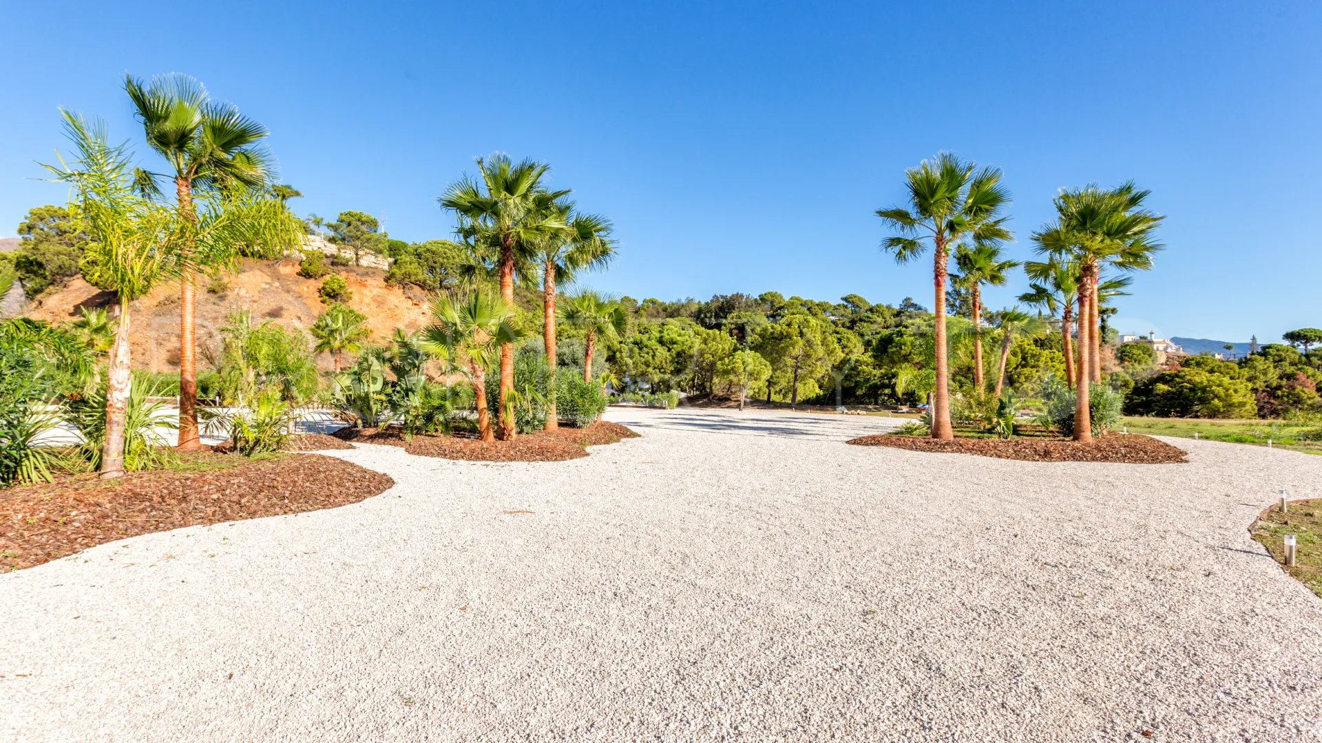 Comprar villa de 7 dormitorios en Altos de Estepona
