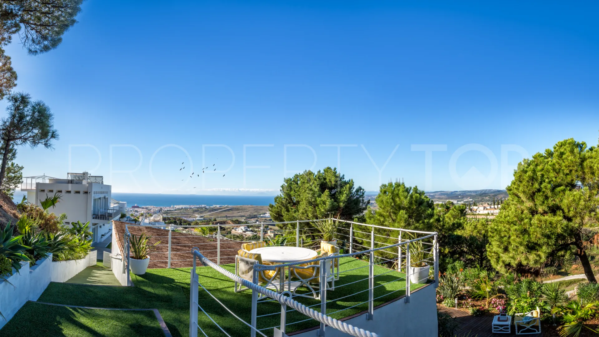 Comprar villa de 7 dormitorios en Altos de Estepona