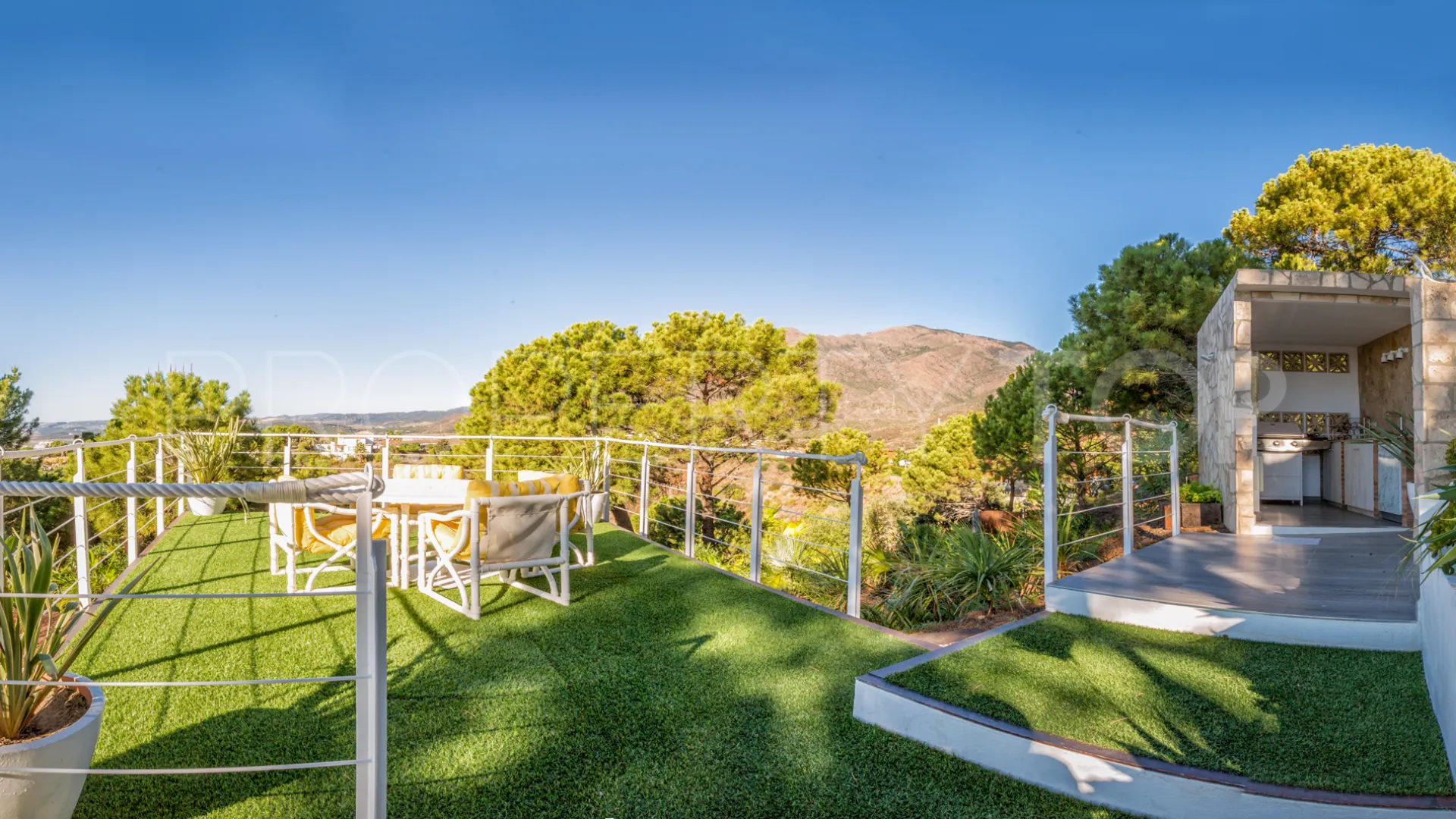 Comprar villa de 7 dormitorios en Altos de Estepona