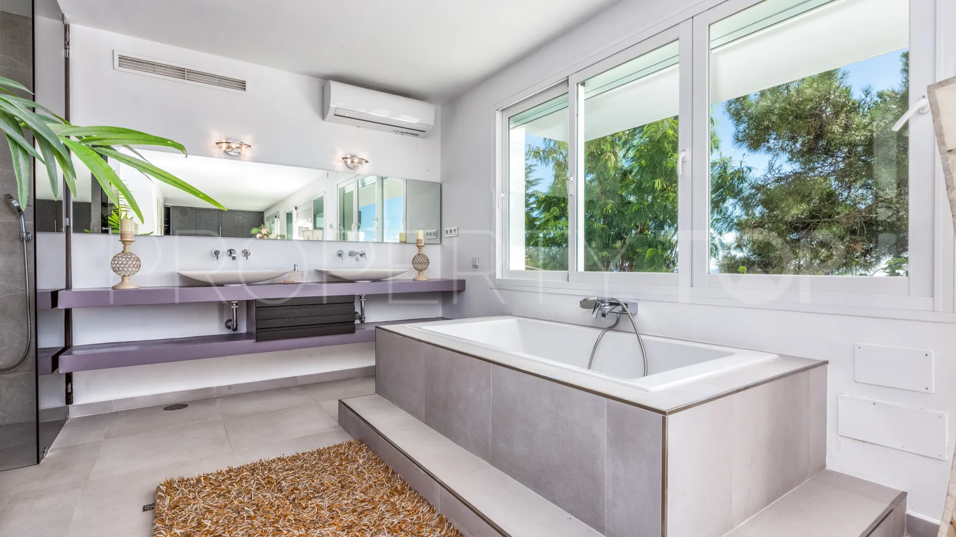 Comprar villa de 7 dormitorios en Altos de Estepona
