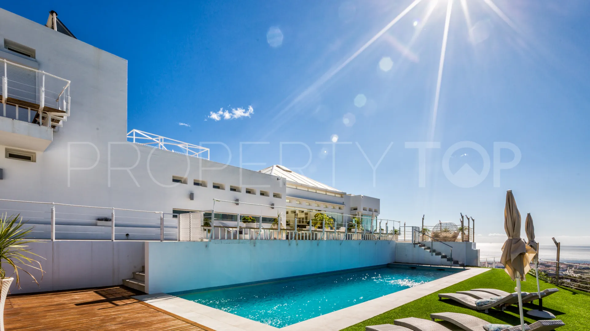 Comprar villa de 7 dormitorios en Altos de Estepona