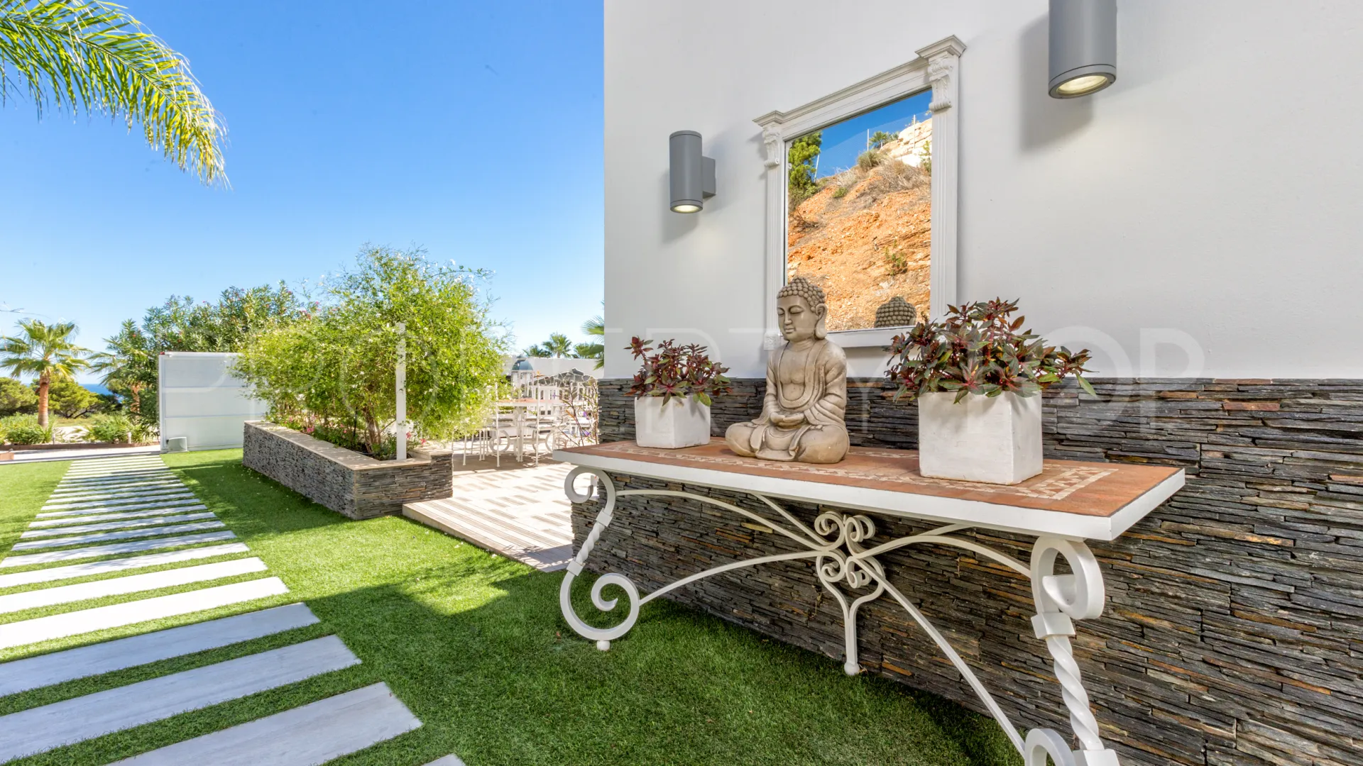 Comprar villa de 7 dormitorios en Altos de Estepona