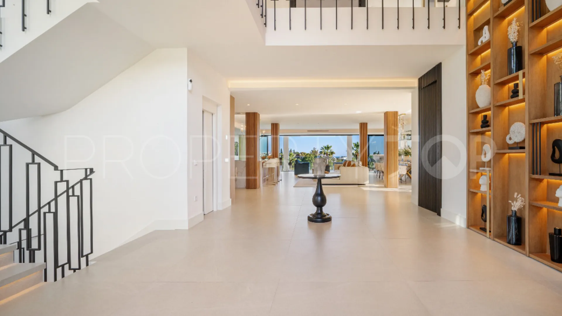 Se vende villa de 6 dormitorios en Los Naranjos