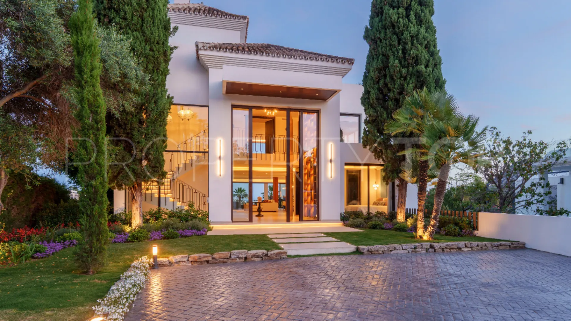 Se vende villa de 6 dormitorios en Los Naranjos