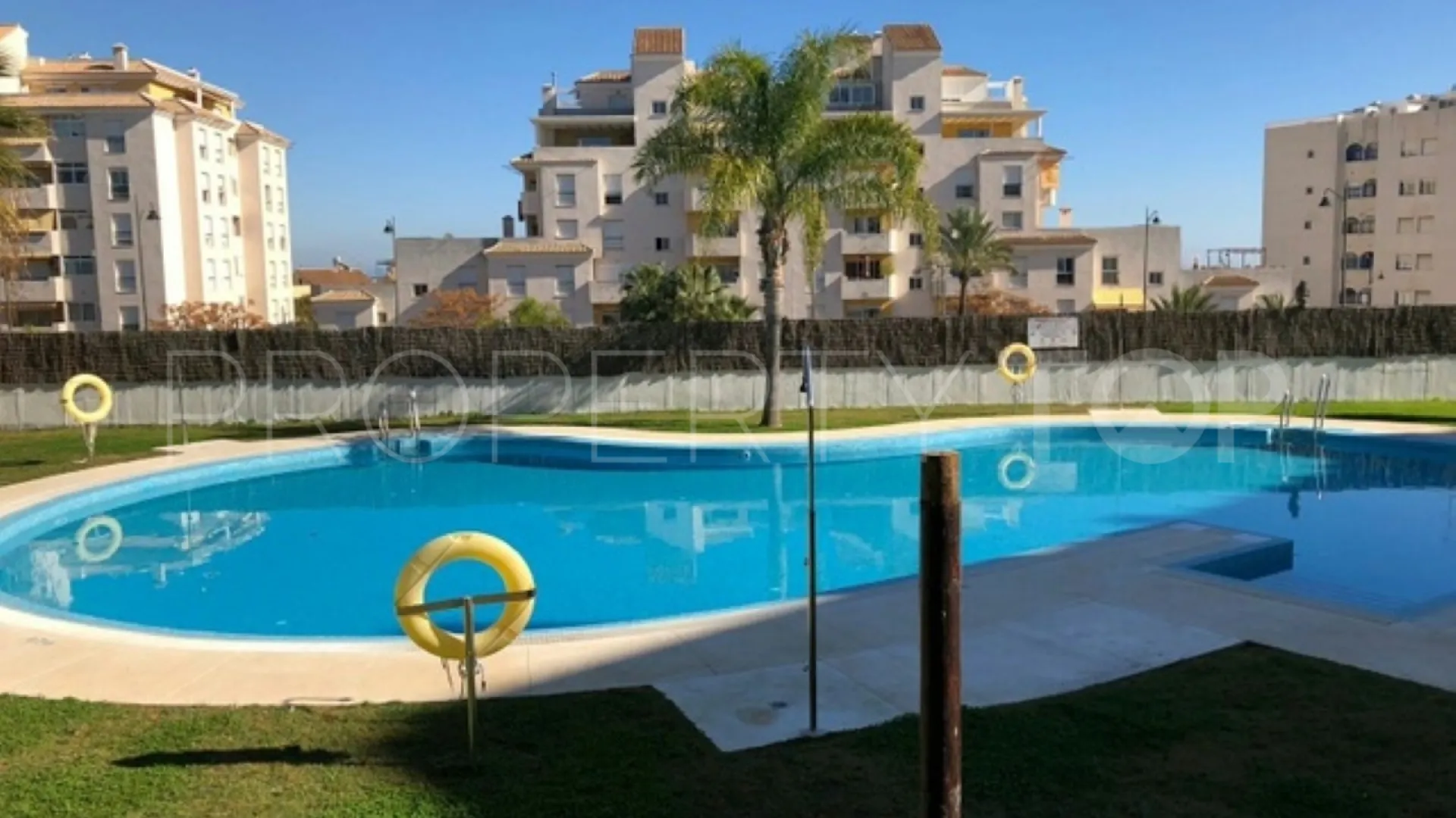 For sale apartment in Estepona with 3 bedrooms