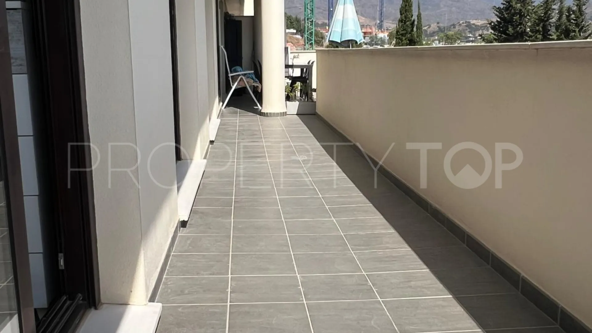 For sale apartment in Estepona with 3 bedrooms
