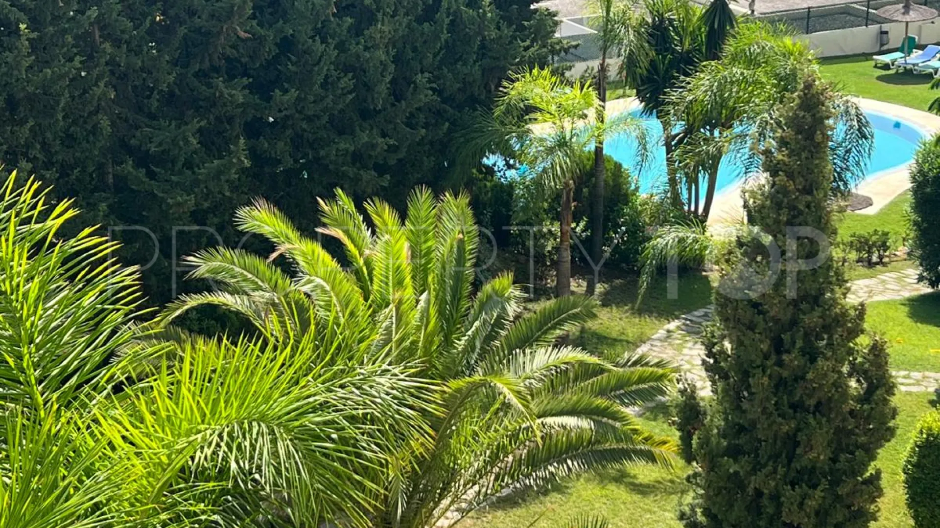 For sale apartment in Estepona with 3 bedrooms