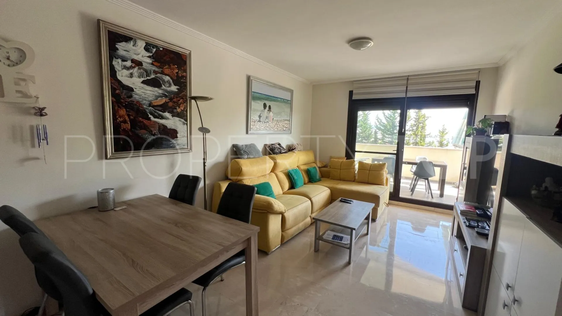 For sale apartment in Estepona with 3 bedrooms