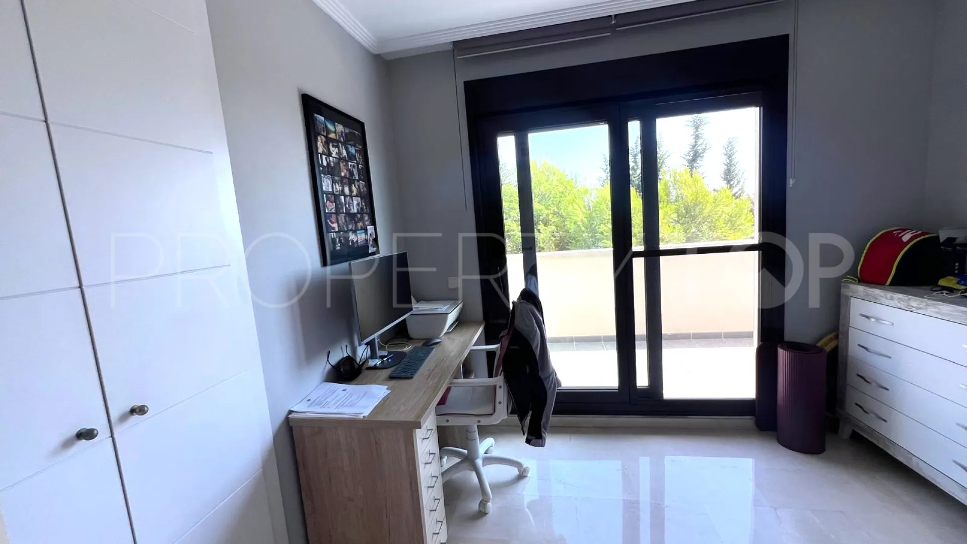 For sale apartment in Estepona with 3 bedrooms
