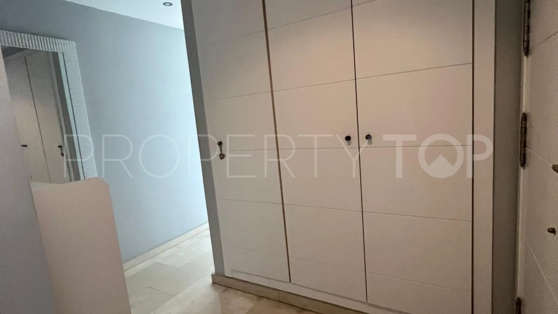 For sale apartment in Estepona with 3 bedrooms