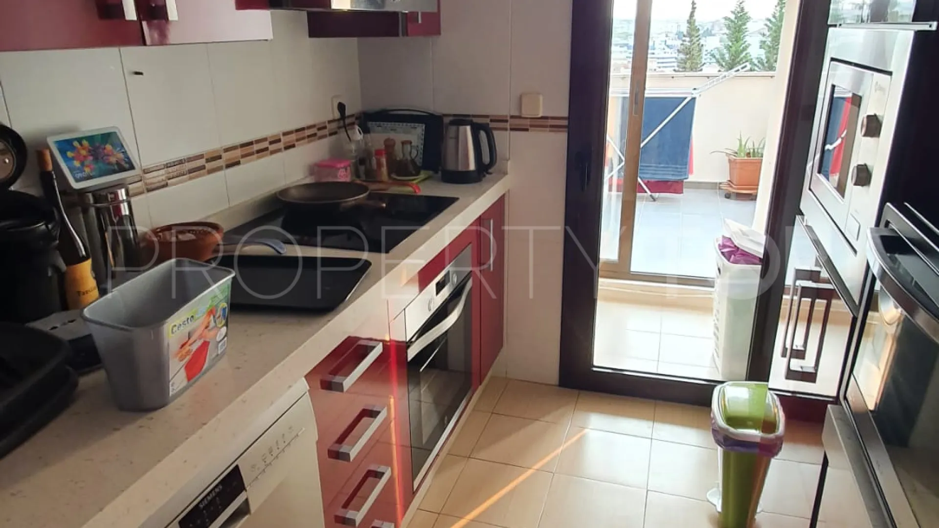 For sale apartment in Estepona with 3 bedrooms