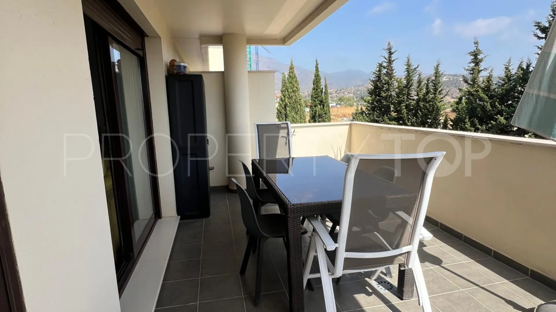 For sale apartment in Estepona with 3 bedrooms