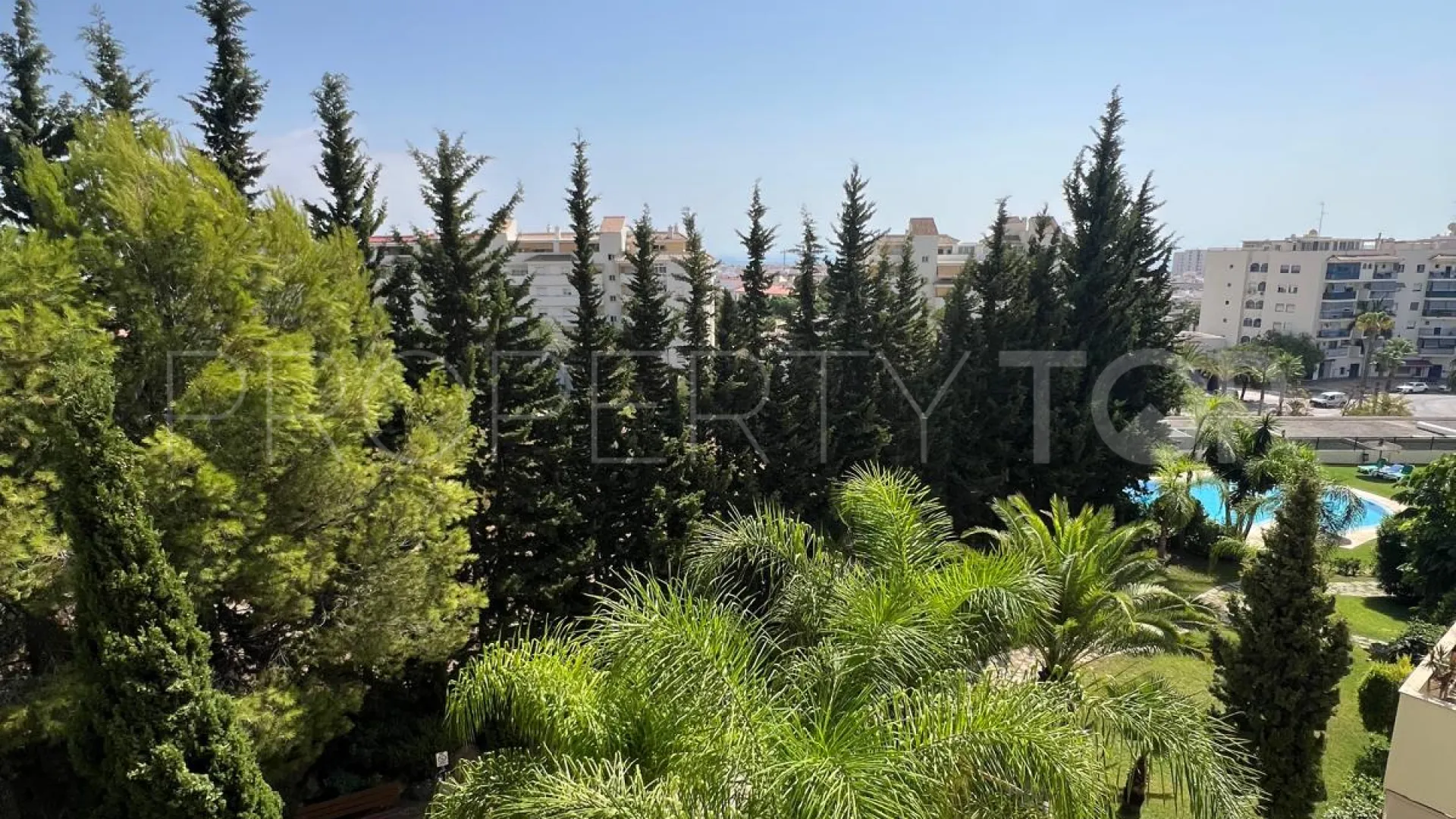 For sale apartment in Estepona with 3 bedrooms