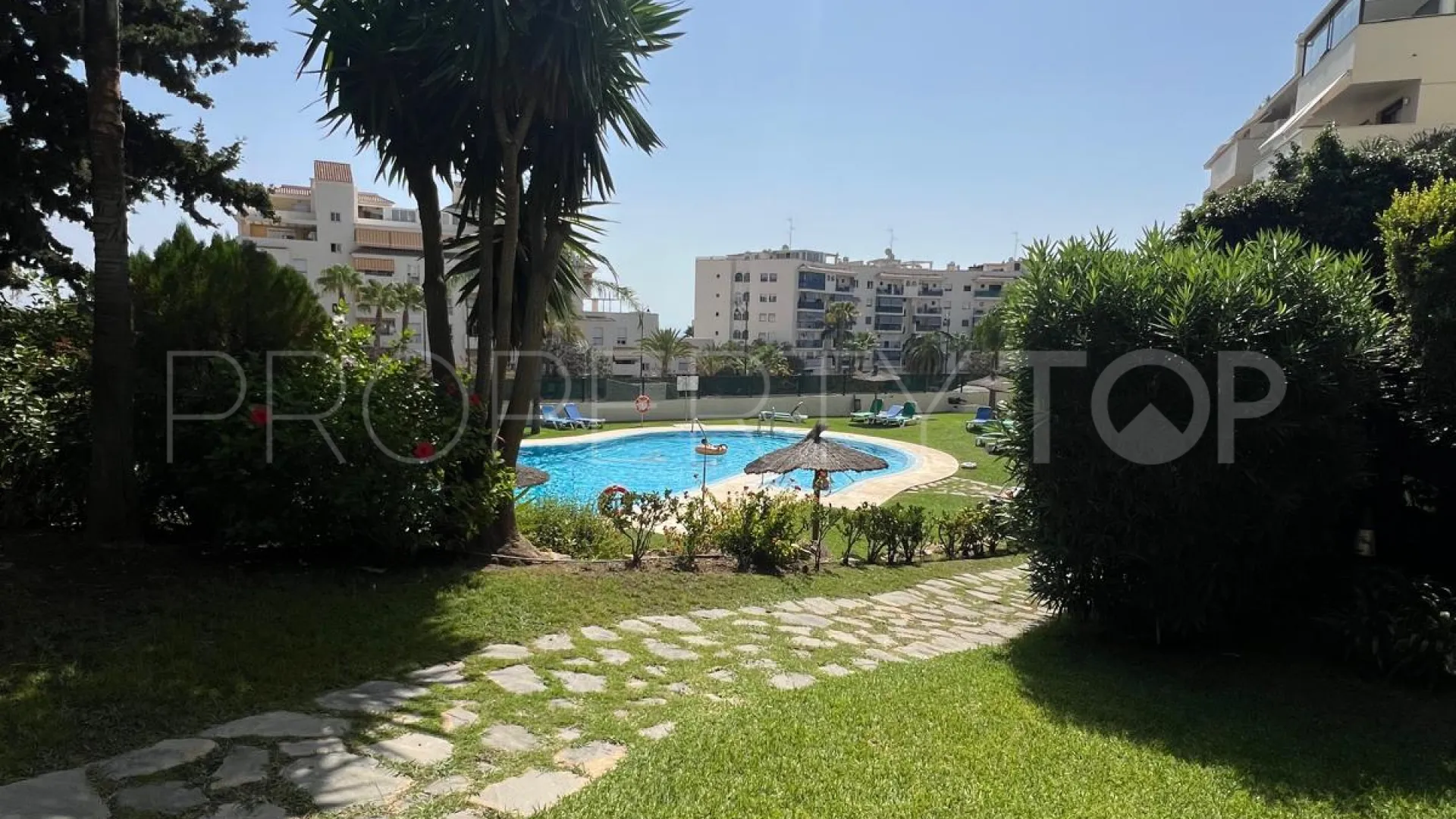 For sale apartment in Estepona with 3 bedrooms