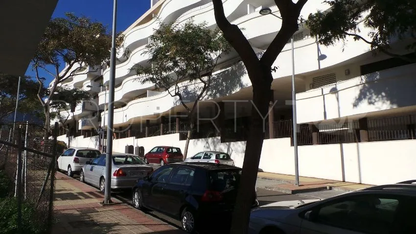 For sale apartment in Estepona with 3 bedrooms