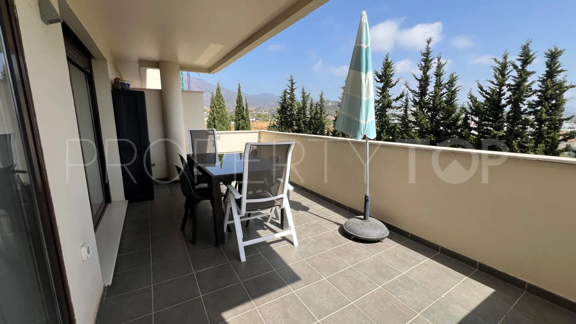 For sale apartment in Estepona with 3 bedrooms