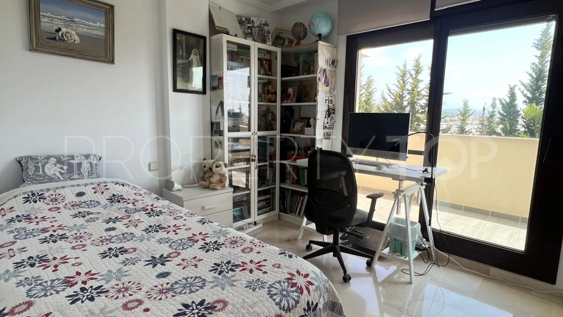 For sale apartment in Estepona with 3 bedrooms