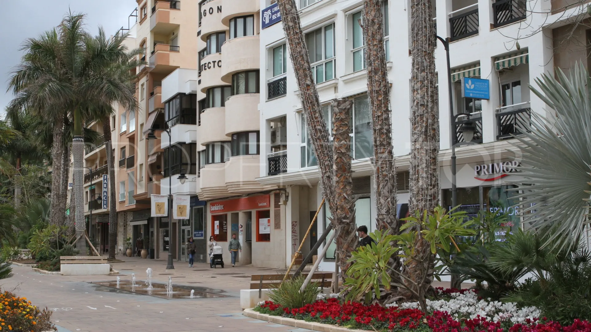 For sale apartment in Estepona with 3 bedrooms