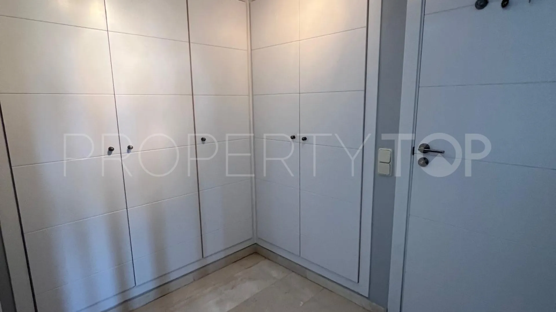 For sale apartment in Estepona with 3 bedrooms