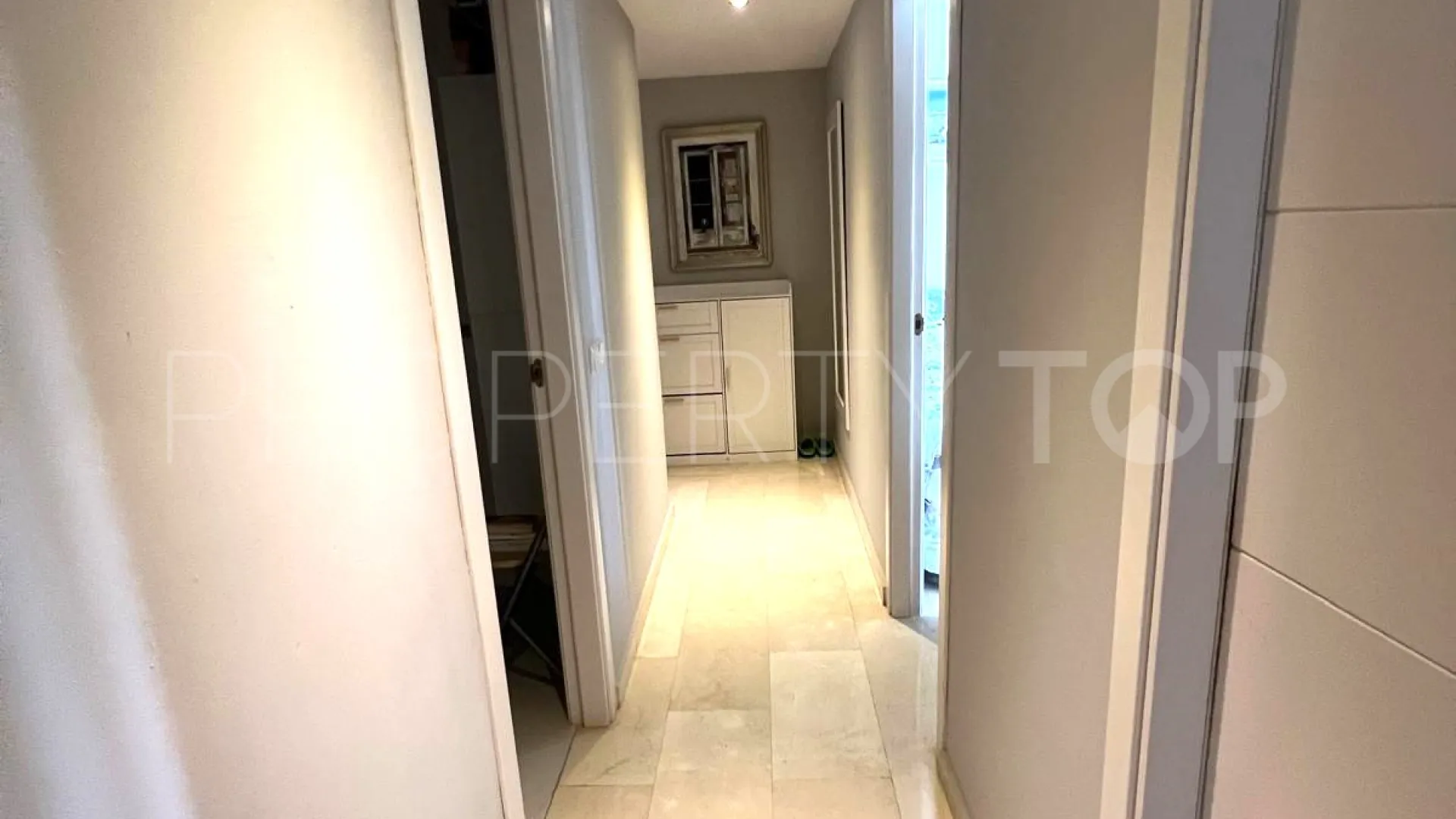 For sale apartment in Estepona with 3 bedrooms