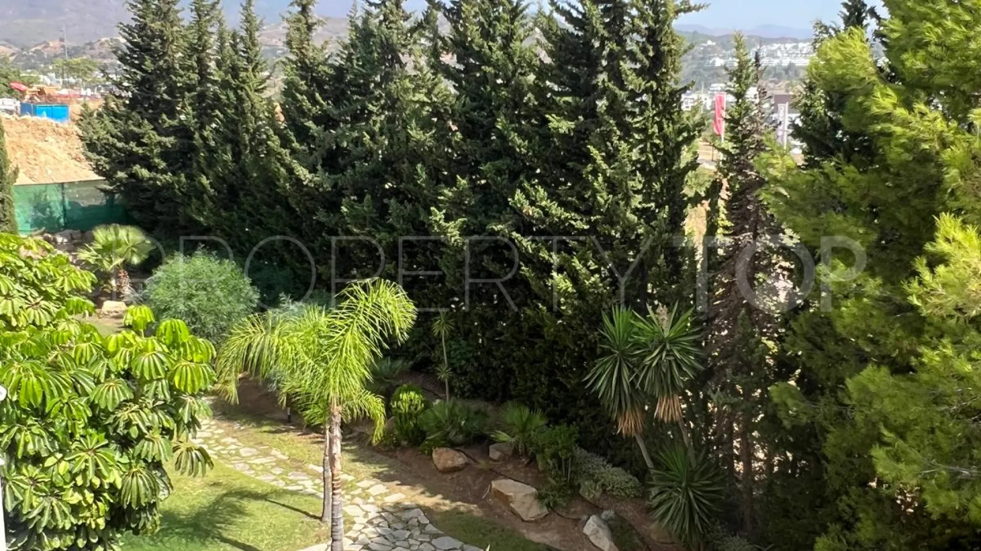 For sale apartment in Estepona with 3 bedrooms