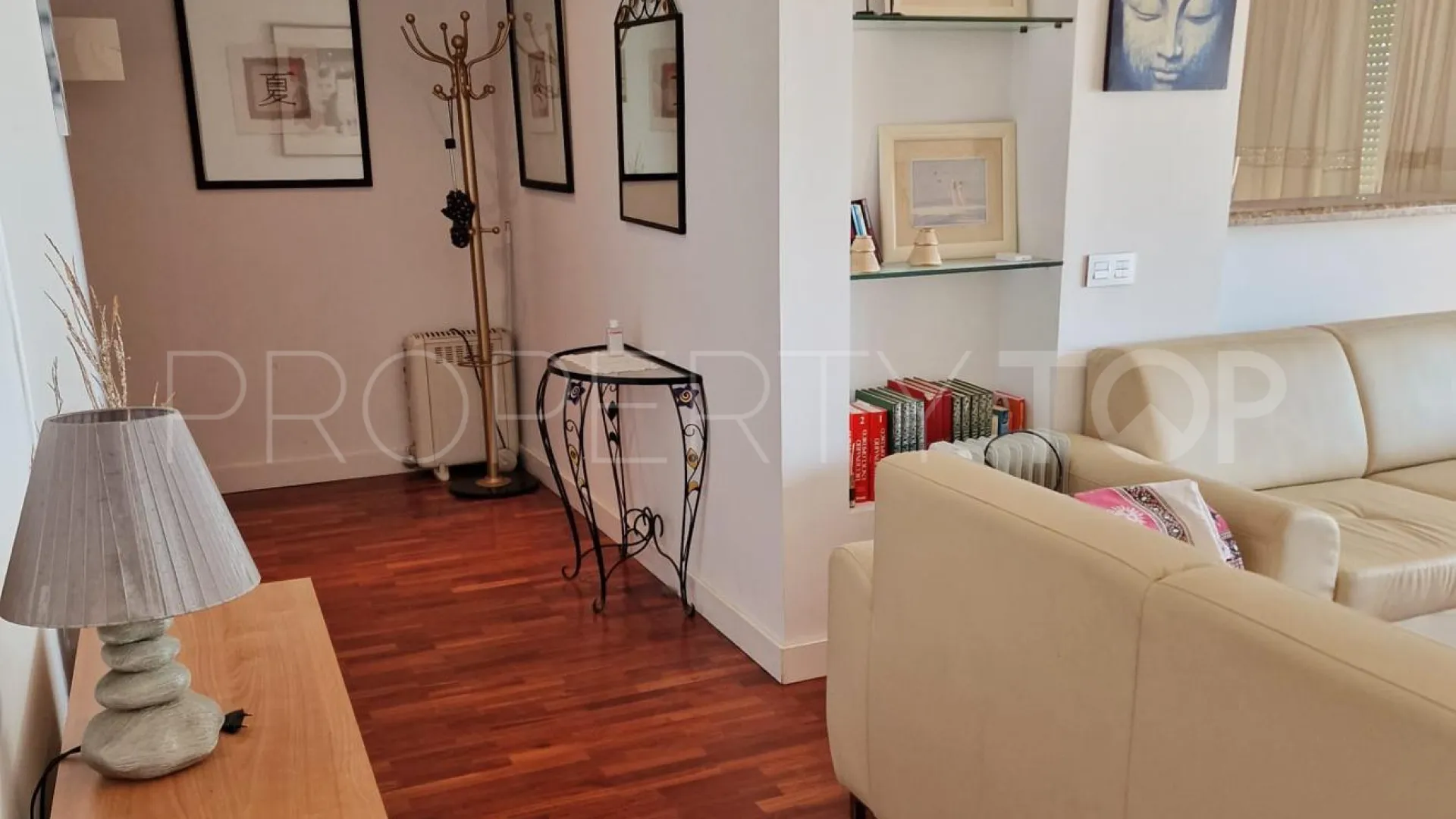 For sale apartment in Estepona Town with 2 bedrooms