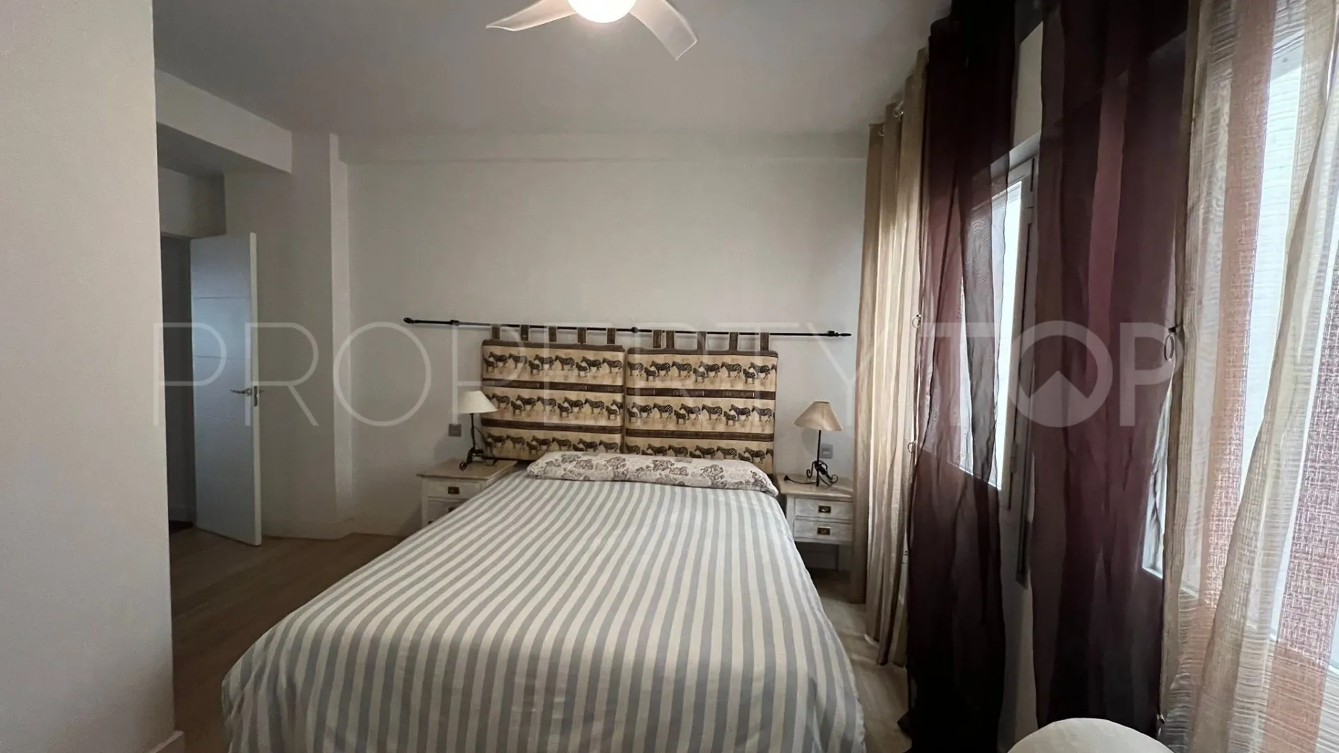 For sale apartment in Estepona Town with 2 bedrooms
