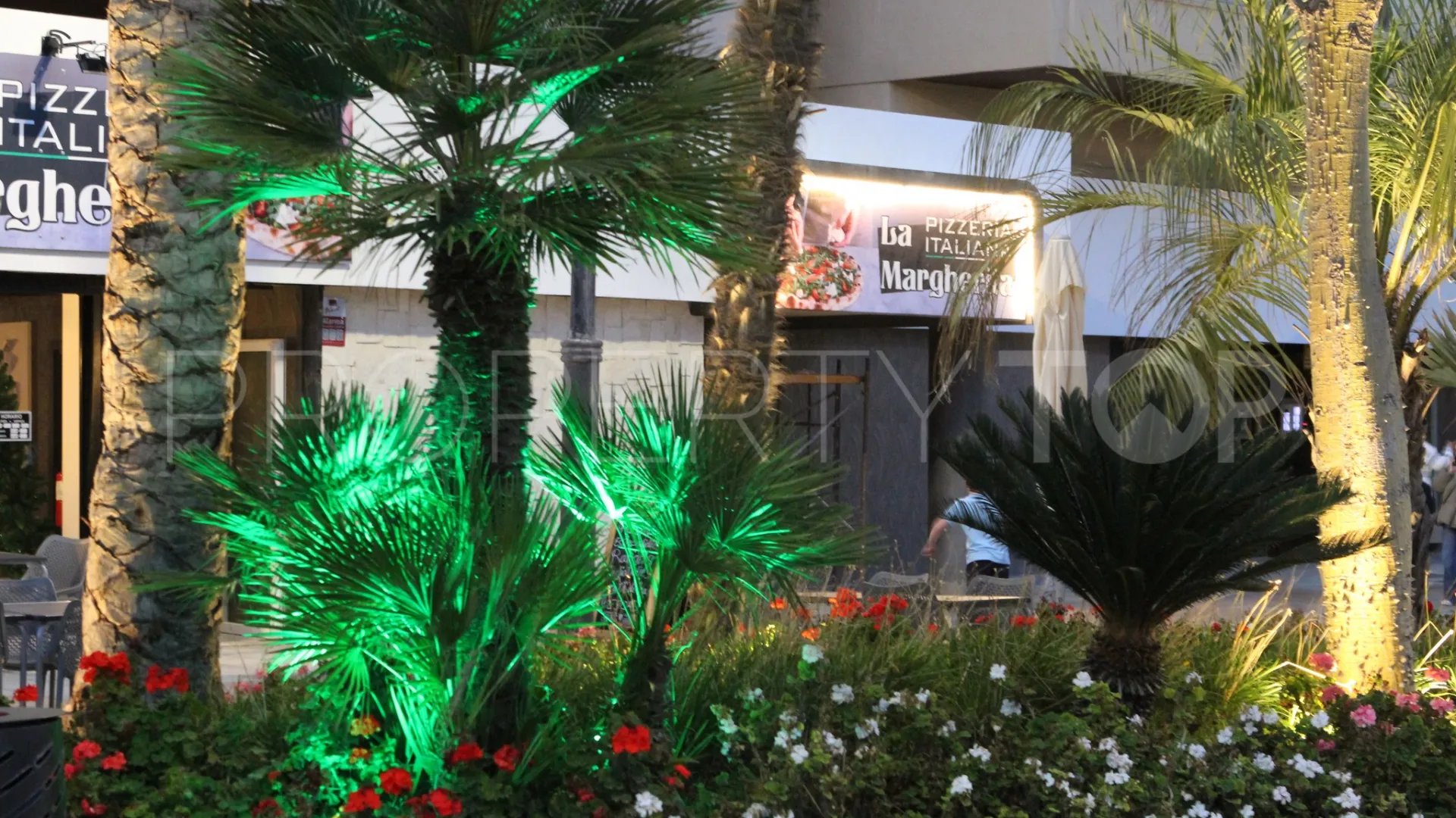 For sale apartment in Estepona Town with 2 bedrooms