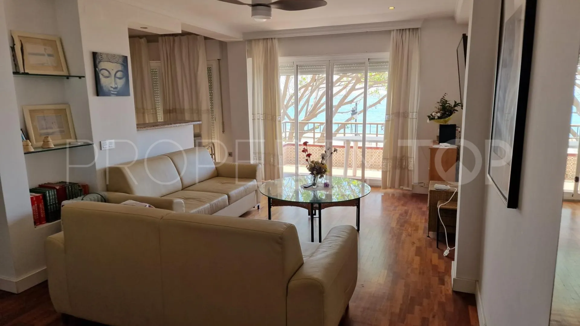For sale apartment in Estepona Town with 2 bedrooms