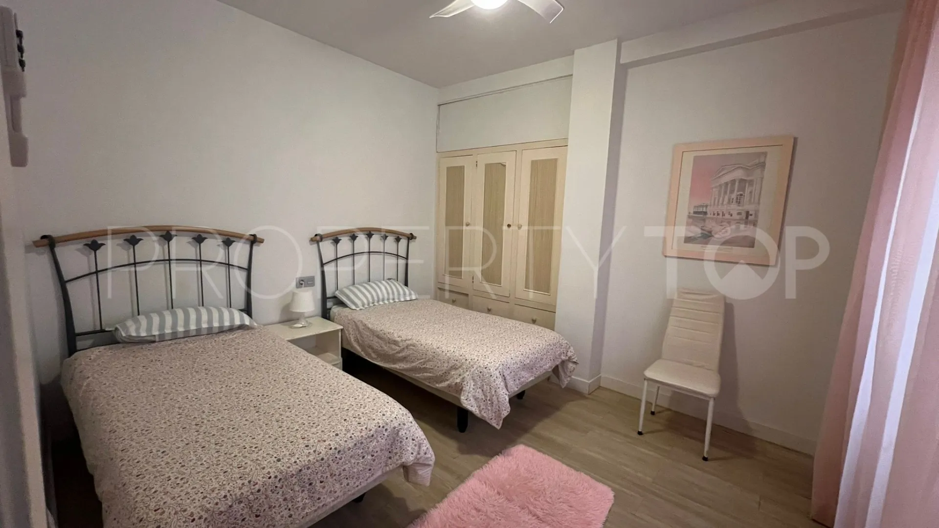For sale apartment in Estepona Town with 2 bedrooms