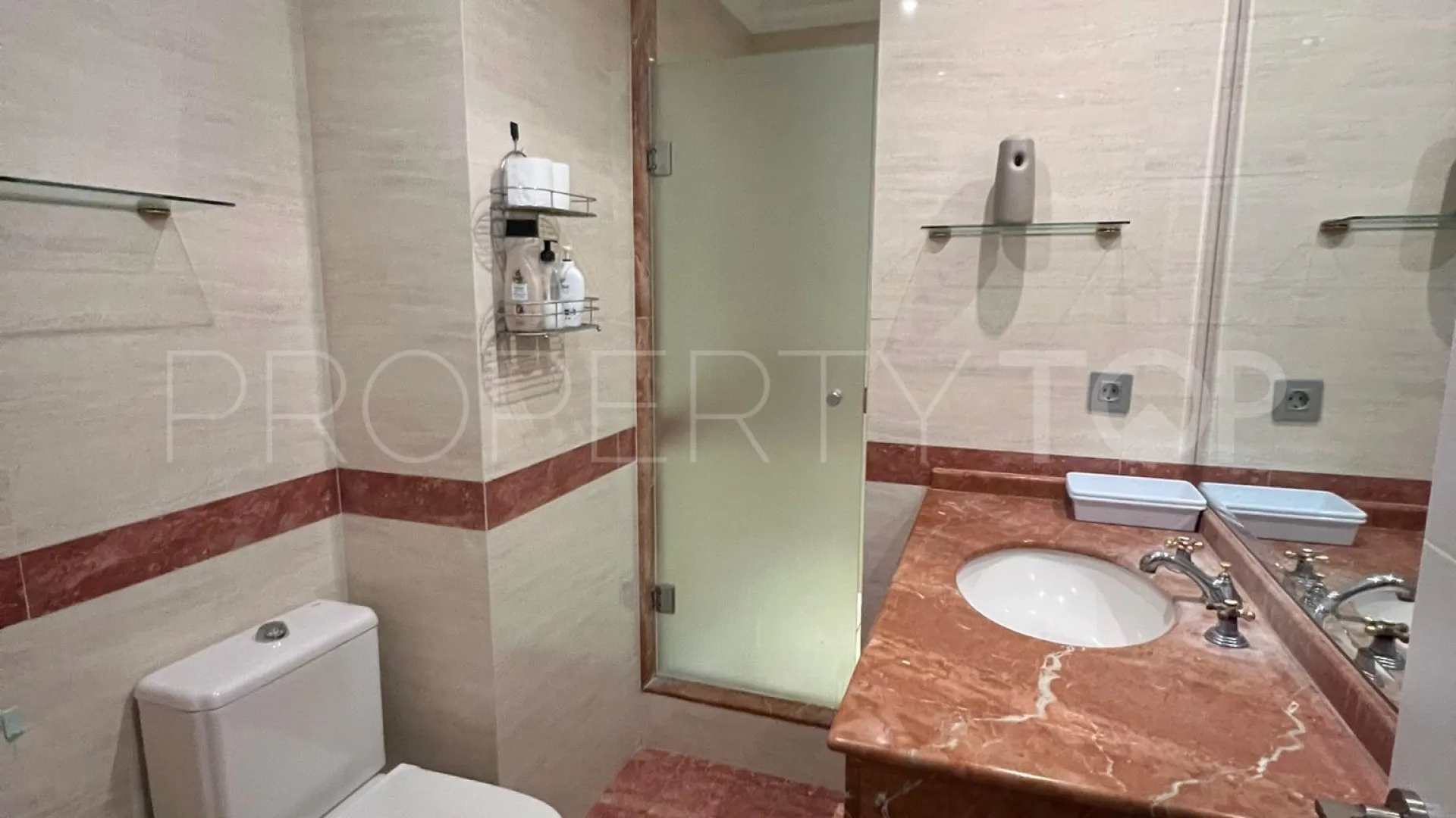 For sale apartment in Estepona Town with 2 bedrooms