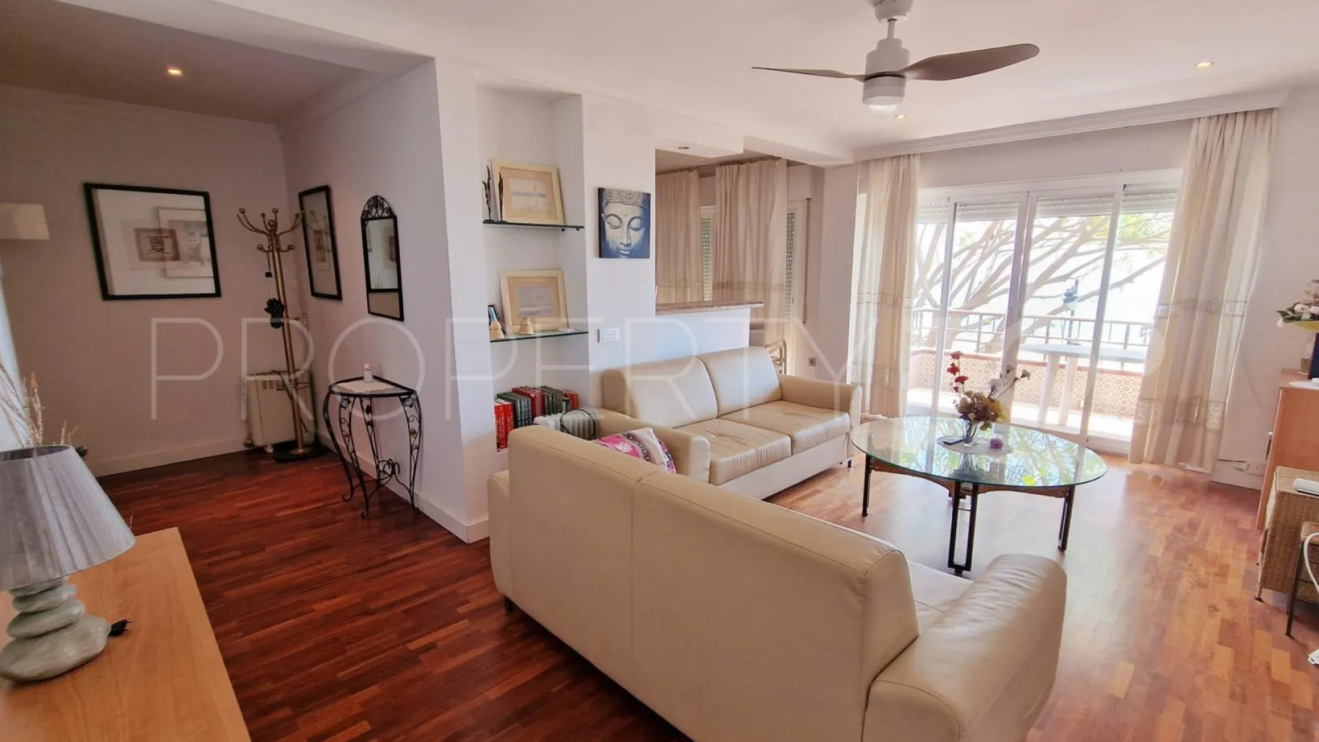 For sale apartment in Estepona Town with 2 bedrooms