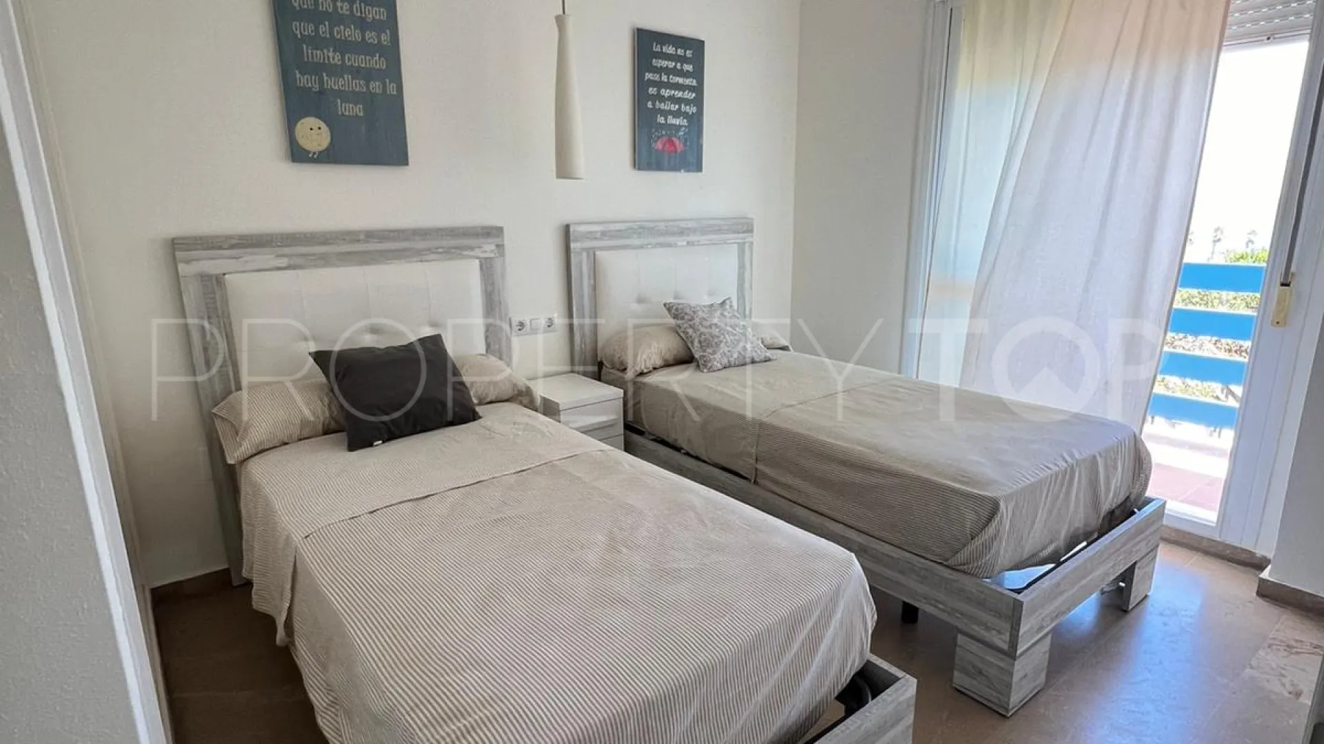 Buy apartment in Estepona