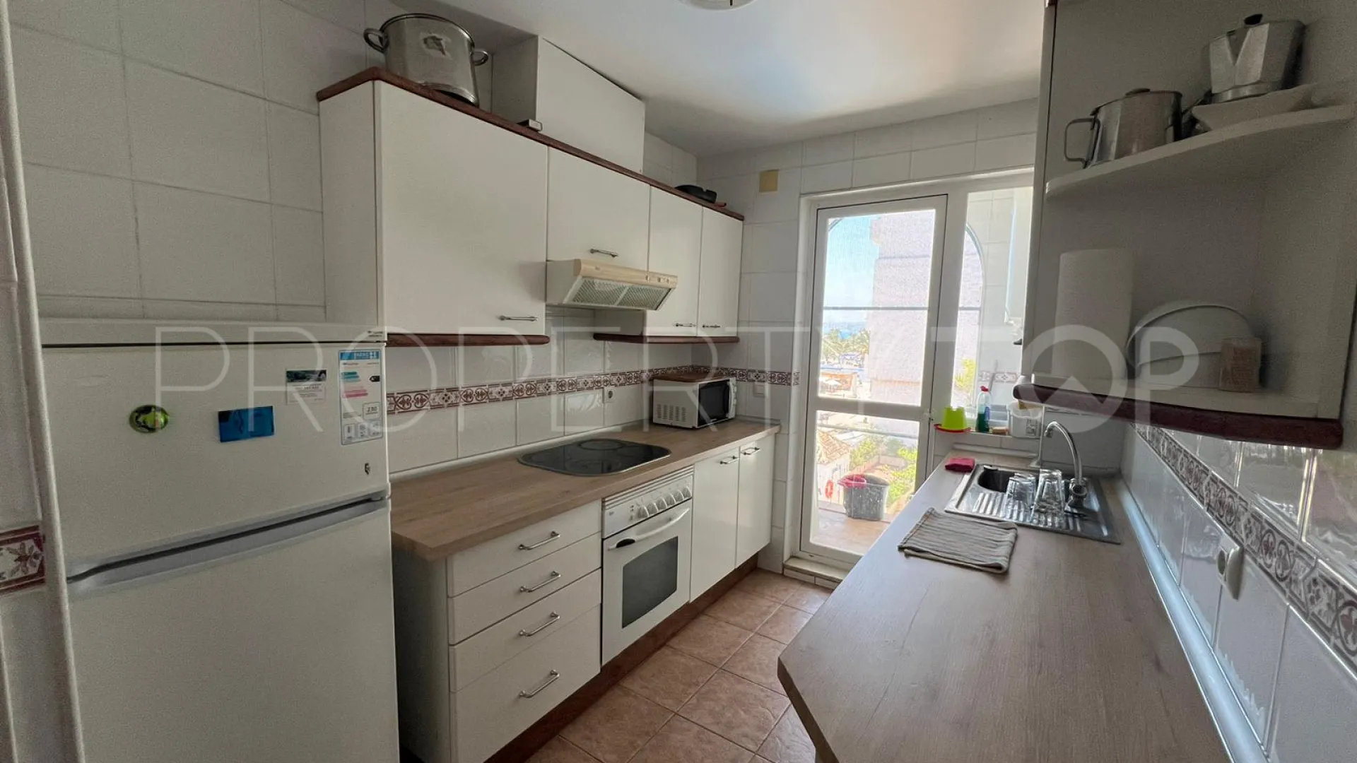 Buy apartment in Estepona