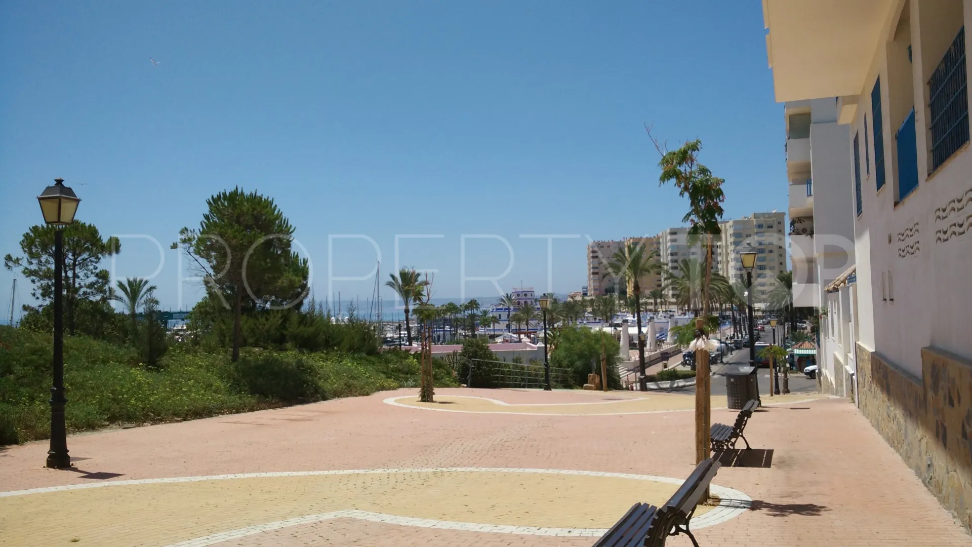 Buy apartment in Estepona