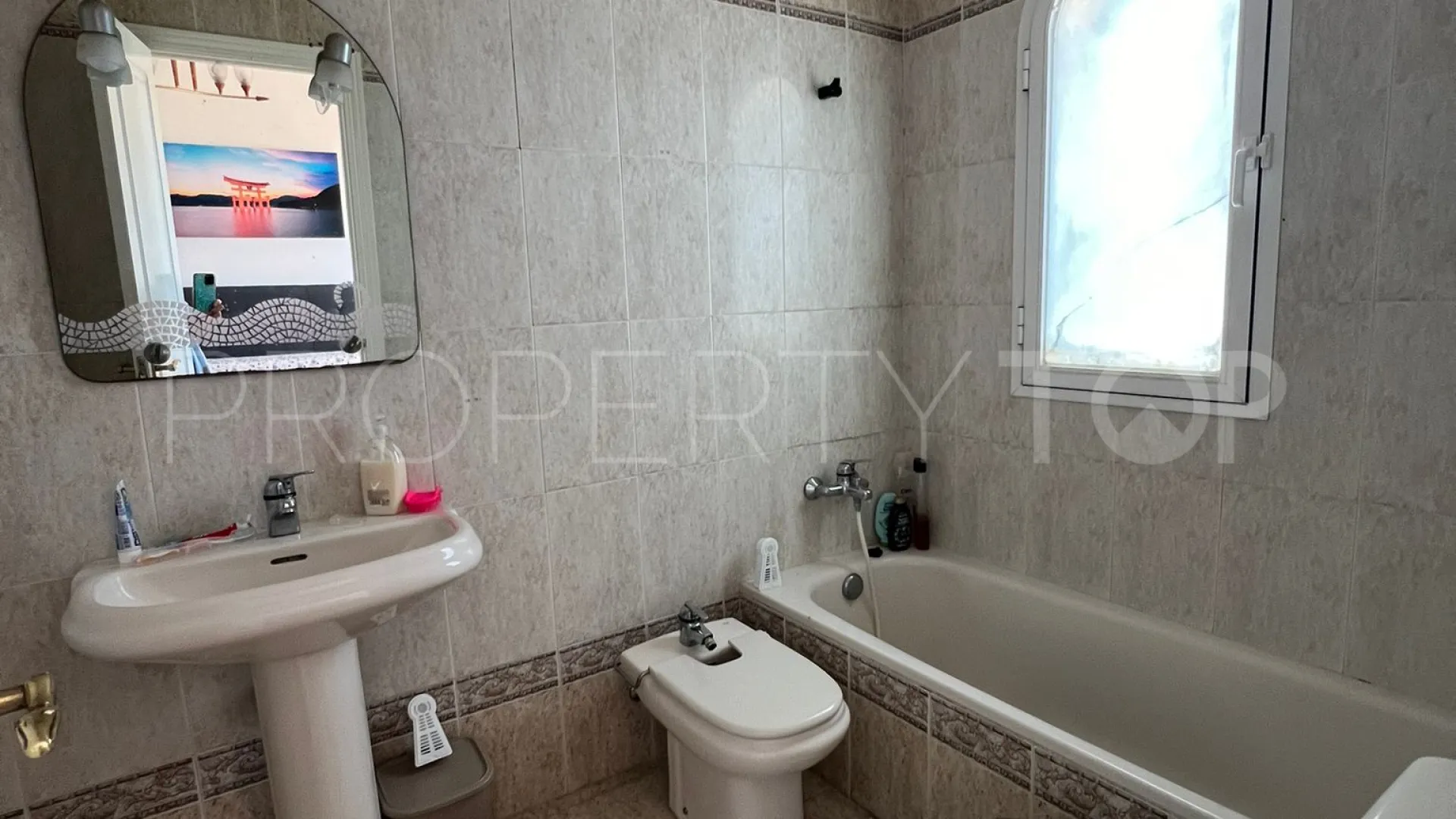 Buy apartment in Estepona