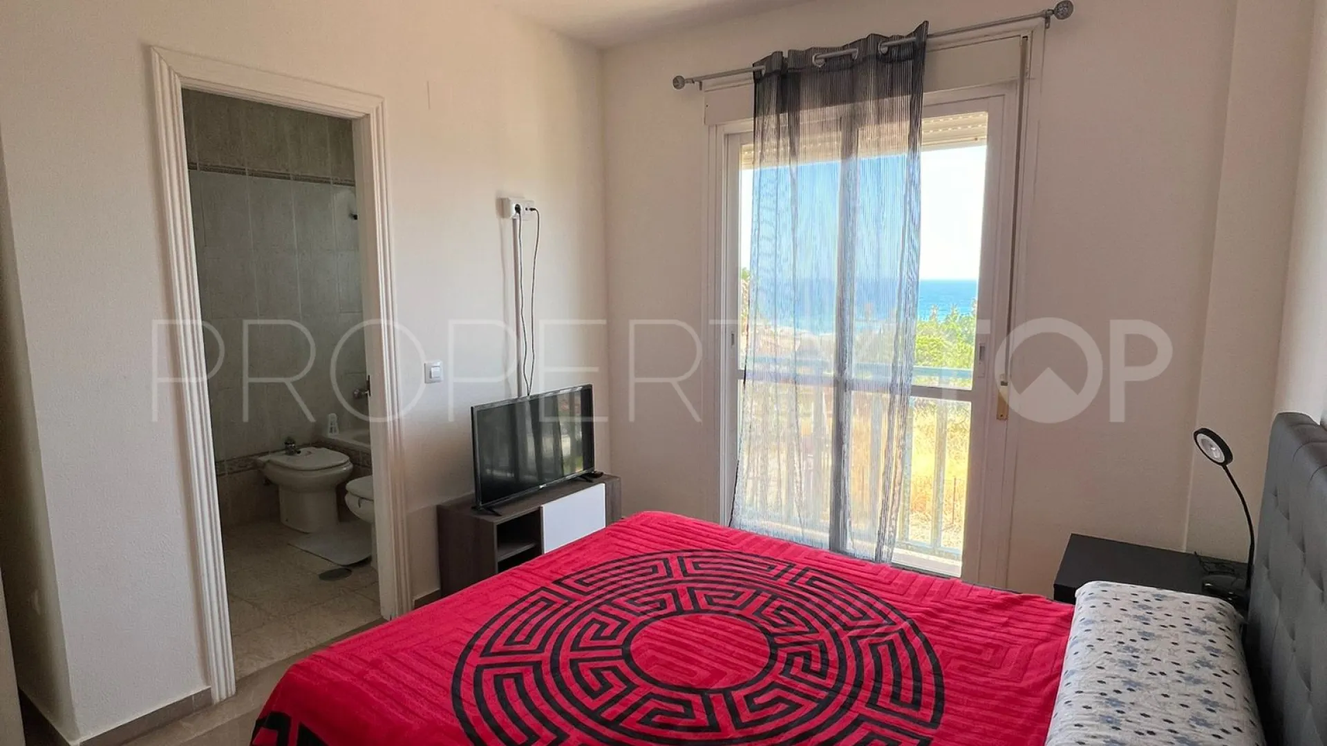 Buy apartment in Estepona