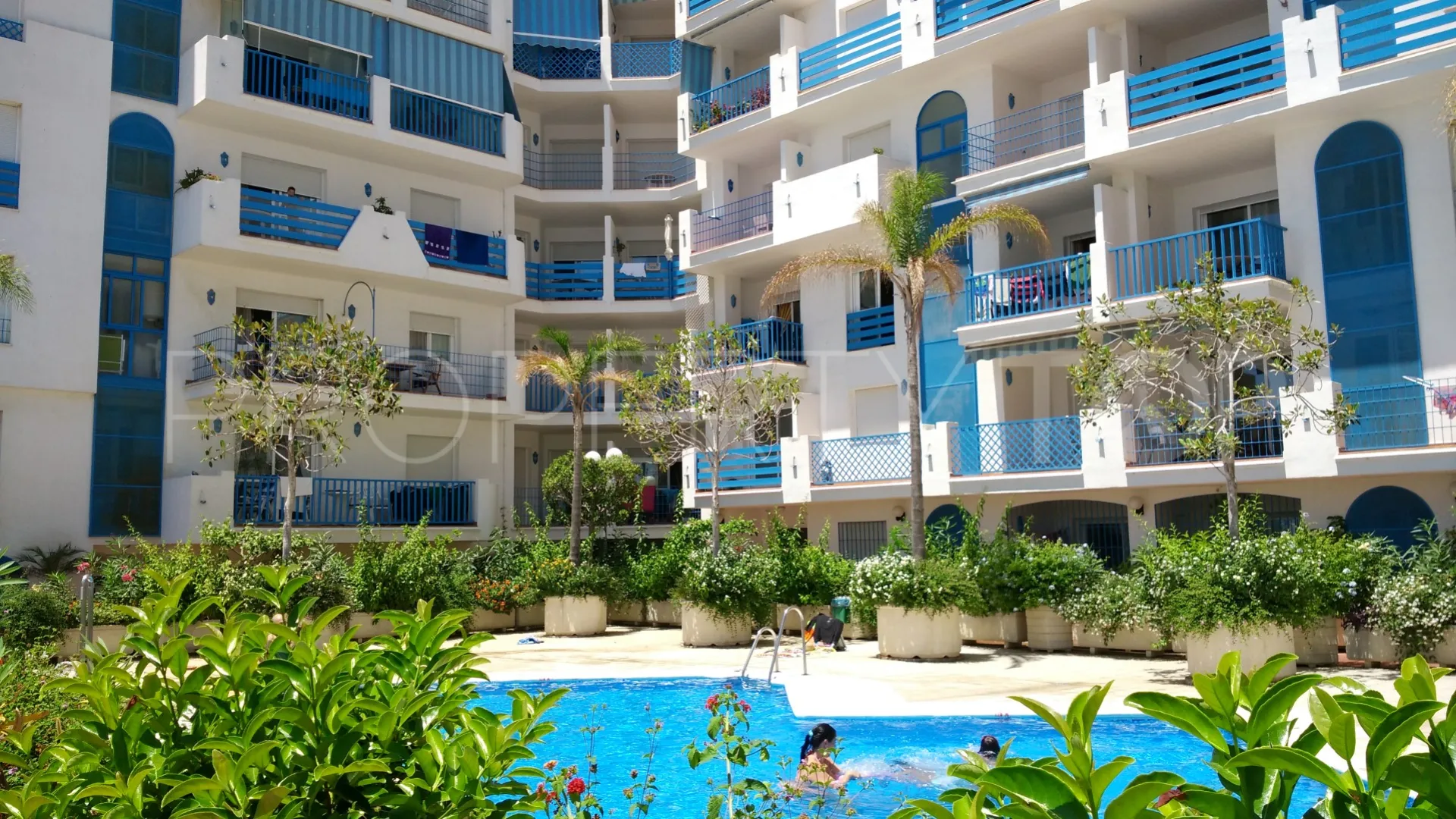 Buy apartment in Estepona